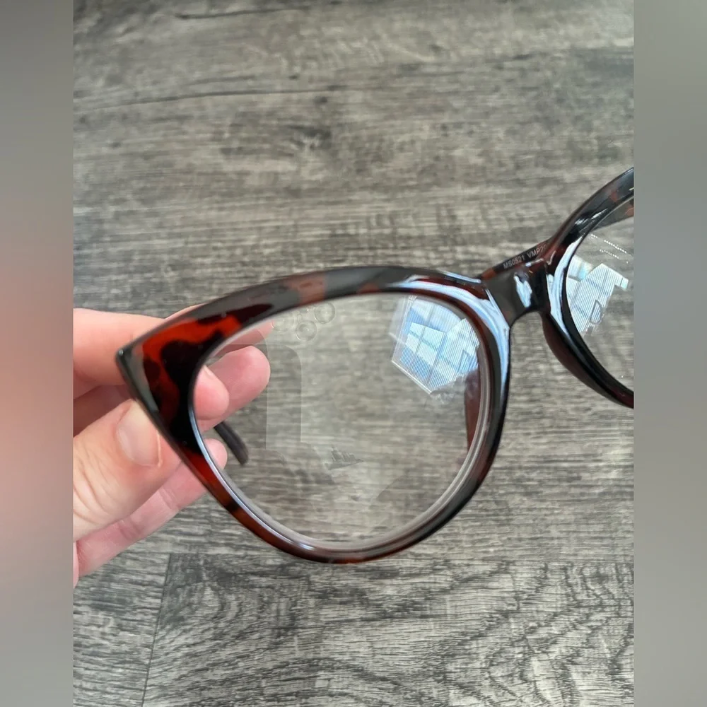 Betsey Johnson +1.50 Brown Tortoise Cat Eye Reading Glasses Readers Retro